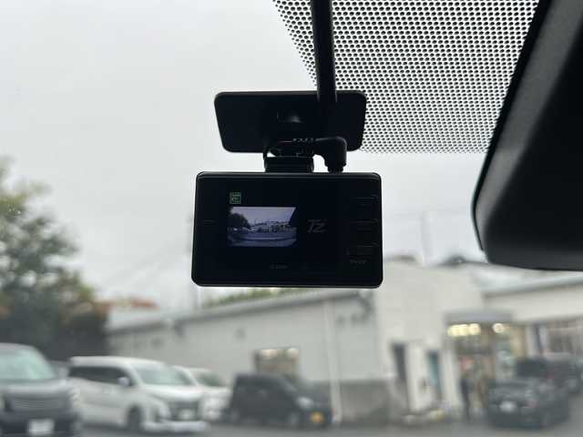 トヨタ プリウス Z 京都府 2023(令5)年 3.7万km プラチナホワイトパールマイカ ワンオーナー/純正ナビ/・FM/AM/Bluetooth/・フルセグテレビ/ETC2.0/ドライブレコーダー/全周囲カメラ/バックカメラ/Toyota Safety Sense/ワイヤレス充電器/革巻きステアリング/ステアリングリモコン/ハンドルヒーター/パワーシート（D席）/メモリシート（D席）/シートヒーター（D席+N席）/エアシート（D席+N席）/前後コーナーセンサー/LEDヘッドライト/スマートキー×2/プッシュスタートボタン/純正19インチアルミホイール/純正フロアマット/取扱説明書/保証書