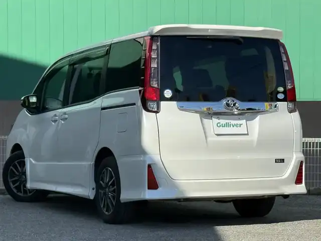 トヨタ ノア Si 千葉県 2014(平26)年 8.1万km ホワイトパールクリスタルシャイン ９インチ純正フルセグナビ（ＮＳＺＴ－Ｙ６２Ｇ）/両側パワースライド/バックカメラ/ＥＴＣ/前後ドライブレコーダー/ステアリングスイッチ/純正フロアマット/ステアリングスイッチ/アイドリングストップ/後席サンシェード/DUALエアコン/オートライト/スペアキー1本