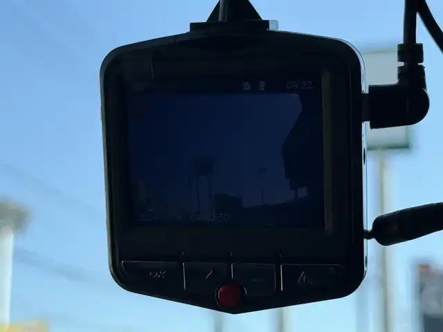 トヨタ ノア Si 千葉県 2014(平26)年 8.1万km ホワイトパールクリスタルシャイン ９インチ純正フルセグナビ（ＮＳＺＴ－Ｙ６２Ｇ）/両側パワースライド/バックカメラ/ＥＴＣ/前後ドライブレコーダー/ステアリングスイッチ/純正フロアマット/ステアリングスイッチ/アイドリングストップ/後席サンシェード/DUALエアコン/オートライト/スペアキー1本