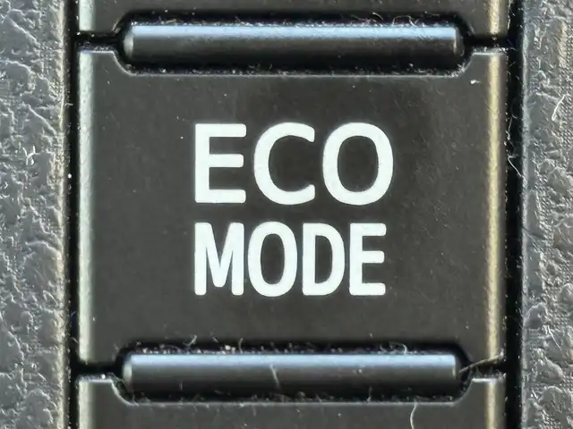 トヨタ ノア Si 千葉県 2014(平26)年 8.1万km ホワイトパールクリスタルシャイン ９インチ純正フルセグナビ（ＮＳＺＴ－Ｙ６２Ｇ）/両側パワースライド/バックカメラ/ＥＴＣ/前後ドライブレコーダー/ステアリングスイッチ/純正フロアマット/ステアリングスイッチ/アイドリングストップ/後席サンシェード/DUALエアコン/オートライト/スペアキー1本