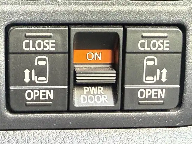 トヨタ ノア Si 千葉県 2014(平26)年 8.1万km ホワイトパールクリスタルシャイン ９インチ純正フルセグナビ（ＮＳＺＴ－Ｙ６２Ｇ）/両側パワースライド/バックカメラ/ＥＴＣ/前後ドライブレコーダー/ステアリングスイッチ/純正フロアマット/ステアリングスイッチ/アイドリングストップ/後席サンシェード/DUALエアコン/オートライト/スペアキー1本