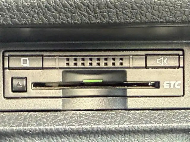 トヨタ ノア Si 千葉県 2014(平26)年 8.1万km ホワイトパールクリスタルシャイン ９インチ純正フルセグナビ（ＮＳＺＴ－Ｙ６２Ｇ）/両側パワースライド/バックカメラ/ＥＴＣ/前後ドライブレコーダー/ステアリングスイッチ/純正フロアマット/ステアリングスイッチ/アイドリングストップ/後席サンシェード/DUALエアコン/オートライト/スペアキー1本