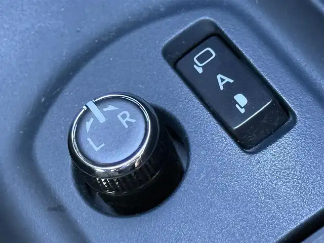 トヨタ ノア Si 千葉県 2014(平26)年 8.1万km ホワイトパールクリスタルシャイン ９インチ純正フルセグナビ（ＮＳＺＴ－Ｙ６２Ｇ）/両側パワースライド/バックカメラ/ＥＴＣ/前後ドライブレコーダー/ステアリングスイッチ/純正フロアマット/ステアリングスイッチ/アイドリングストップ/後席サンシェード/DUALエアコン/オートライト/スペアキー1本