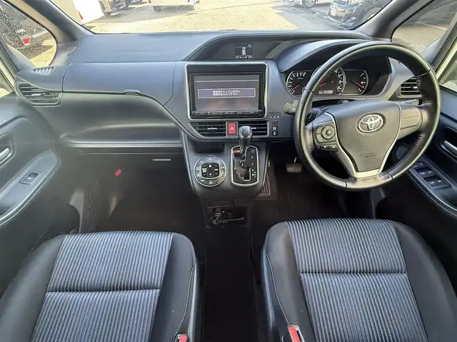 トヨタ ノア Si 千葉県 2014(平26)年 8.1万km ホワイトパールクリスタルシャイン ９インチ純正フルセグナビ（ＮＳＺＴ－Ｙ６２Ｇ）/両側パワースライド/バックカメラ/ＥＴＣ/前後ドライブレコーダー/ステアリングスイッチ/純正フロアマット/ステアリングスイッチ/アイドリングストップ/後席サンシェード/DUALエアコン/オートライト/スペアキー1本