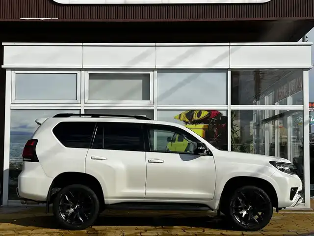 トヨタ ランドクルーザー プラド TX Lパッケージ ブラックED 道北・旭川 2021(令3)年 4.5万km ホワイトパールクリスタルシャイン メーカーオプションナビ/全方位カメラ/フルセグTV/マルチテレインモニター/サンルーフ/アドミレイションエアロ（前後）/RAYS20インチアルミホイール/コーナーセンサー/デジタルインナーミラー/ドライブレコーダー前後/黒革シート/前席パワーシート/前席シートヒーター/電動格納サードシート/ETC2.0