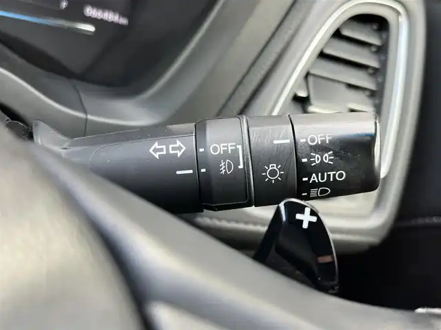 ホンダ ヴェゼル ハイブリッド Z ホンダセンシング 奈良県 2018(平30)年 6.7万km クリスタルブラックパール 純正ナビ(VXM-185VFi)/（フルセグ/BT/CD/DVD）/レーダークルーズコントロール/バックカメラ/パドルシフト/衝突軽減システム/レーンキープアシスト/ハーフレザーシート/前席シートヒーター/LEDヘッドライト/オートライト/電動格納ミラー/ETC/純正17インチAW/保証書/取り扱い説明書/スペアキーX1