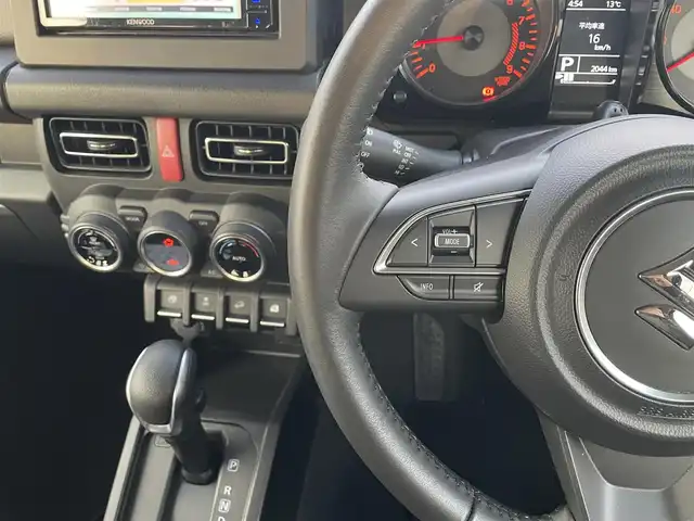 スズキ ジムニー XC 滋賀県 2023(令5)年 0.2万km ジャングルグリーン 社外ナビ/CD/DVD/Bluetooth/フルセグテレビ/バックカメラ/セーフティサポート/・デュアルセンサーブレーキサポート/・誤発進抑制機能/・車線逸脱警報機能/・ふらつき警報機能/・先行車発進お知らせ機能/・標識認識機能/アイドリングストップ/クルーズコントロール/LEDヘッドライト/オートライト/フォグランプ/シートヒーター/ドライブレコーダー