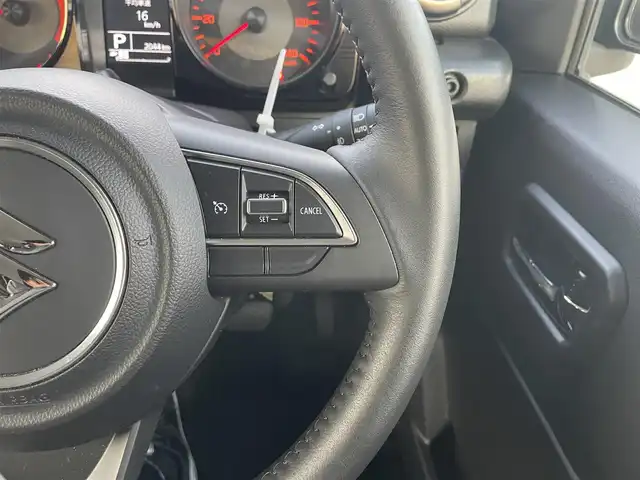 スズキ ジムニー XC 滋賀県 2023(令5)年 0.2万km ジャングルグリーン 社外ナビ/CD/DVD/Bluetooth/フルセグテレビ/バックカメラ/セーフティサポート/・デュアルセンサーブレーキサポート/・誤発進抑制機能/・車線逸脱警報機能/・ふらつき警報機能/・先行車発進お知らせ機能/・標識認識機能/アイドリングストップ/クルーズコントロール/LEDヘッドライト/オートライト/フォグランプ/シートヒーター/ドライブレコーダー