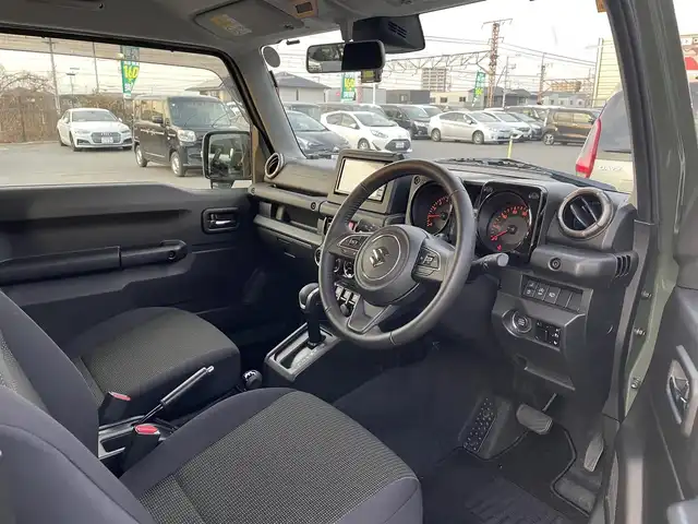 スズキ ジムニー XC 滋賀県 2023(令5)年 0.2万km ジャングルグリーン 社外ナビ/CD/DVD/Bluetooth/フルセグテレビ/バックカメラ/セーフティサポート/・デュアルセンサーブレーキサポート/・誤発進抑制機能/・車線逸脱警報機能/・ふらつき警報機能/・先行車発進お知らせ機能/・標識認識機能/アイドリングストップ/クルーズコントロール/LEDヘッドライト/オートライト/フォグランプ/シートヒーター/ドライブレコーダー