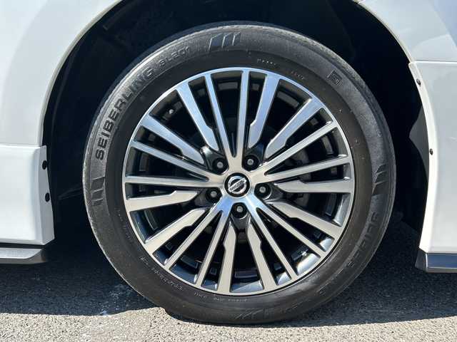 日産 エルグランド 250ハイウェイスターS 大阪府 2021(令3)年 5.7万km ピュアホワイトパール ニスモエアロ　/後席モニター/純正１０型ナビ　/全方位カメラ　/ＬＥＤヘッドライト　/レーダークルーズコントロール　/エマージェンシーブレーキ　/ブラインドスポットモニター　/両側電動スライドドア　/オットマン　/ビルトインＥＴＣ/ハーフレザーシート/純正１８インチAW/ドライブレコーダー/ニスモフロアマット
