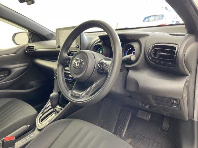 トヨタ ヤリス ハイブリッド G 兵庫県 2021(令3)年 7.3万km スーパーホワイトⅡ ・純正ナビ/USB/Bluetooth/Miracast/・バックカメラ/・ビルトインETC/・Toyota Safety Sense/・プリクラッシュセーフティ/・レーントレーシングアシスト/・オートマチックハイビーム/・レーダークルーズコントロール/・ロードサインアシスト/・先行車発進告知/・リヤシートリマインダー/・後退時速度抑制/・社外前後ドライブレコーダー/・オートライト/・スマートキー/・プッシュスタート