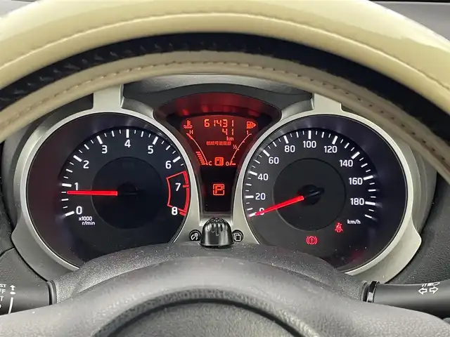 日産 ジューク 15RX タイプV 埼玉県 2013(平25)年 6.2万km ダークメタルグレー 純正ナビ　/バックカメラ　/ビルトインＥＴＣ　/純正フロアマット　/スマートキー　/オートライト　/アイドリングストップ　/ＨＩＤヘッドライト　/Ｂｌｕｅｔｏｏｔｈ　/ＣＤ　/ＤＶＤ　/フルセグTV/ＡＵＸ　/スペアキー