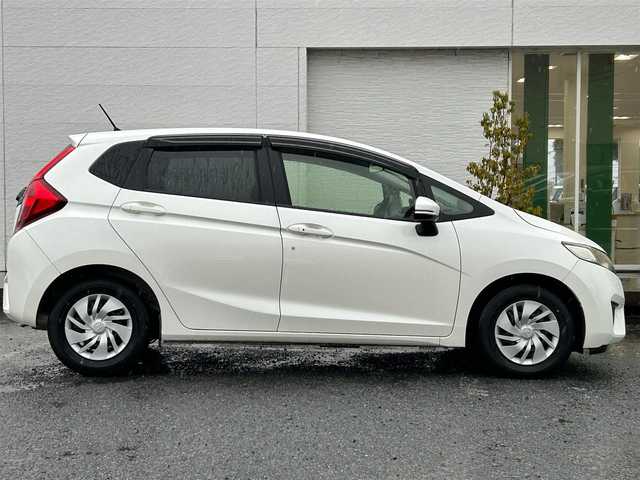 ホンダ フィット 13G Fパッケージ 千葉県 2014(平26)年 1万km プレミアムホワイトパール ワンオーナー/純正メモリナビ（VXM-145C）/CD/ラジオ/バックカメラ/プッシュスタート/スマートキー×2/ステアリングスイッチ/純正フロアマット/保証書/取扱説明書/ナビ取扱説明書