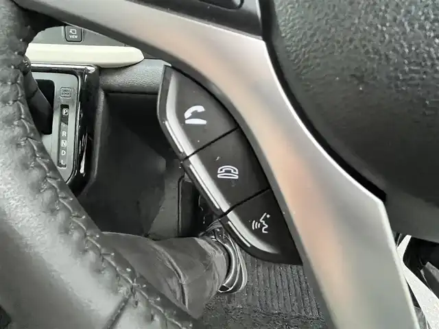 スズキ ソリオ HV MZ 岩手県 2023(令5)年 3.4万km スーパーブラックパール 純正メモリーナビ/AM/FM/CD/DVD/Bluetooth/フルセグTV/全方位カメラ/ドライブレコーダー/レーダークルーズコントロール/衝突被害軽減ブレーキ/レーンキープアシスト/横滑り防止装置/アイドリングストップ/シートヒーター/オートライト/LEDヘッドライト/スマートキー/プッシュスタート/電動格納ミラー/社外14インチAW/純正AWノーマルタイヤ車載/純正フロアマット/純正ドアバイザー