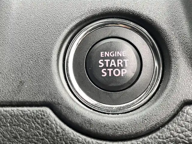 スズキ ソリオ HV MZ 岩手県 2023(令5)年 3.4万km スーパーブラックパール 純正メモリーナビ/AM/FM/CD/DVD/Bluetooth/フルセグTV/全方位カメラ/ドライブレコーダー/レーダークルーズコントロール/衝突被害軽減ブレーキ/レーンキープアシスト/横滑り防止装置/アイドリングストップ/シートヒーター/オートライト/LEDヘッドライト/スマートキー/プッシュスタート/電動格納ミラー/社外14インチAW/純正AWノーマルタイヤ車載/純正フロアマット/純正ドアバイザー