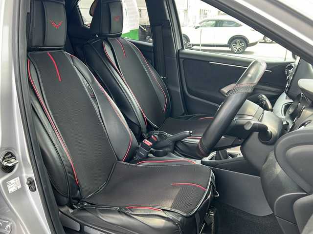 トヨタ ヤリス Z 愛知県 2023(令5)年 3万km シルバーメタリック 純正フルエアロ/ミラー一体型ドラレコ/ETC2.0/FUJITSUBO RIVID マフラー /純正ルーフスポイラー/クルーズコントロール/メーカー純正ナビ/バックカメラ/Ｂｌｕｅｔｏｏｔｈ/ＭｉｒａＣａｓｔ/ＬＫＡ/シートヒーター/ステアヒーターETC2.0/全席レザー調シートカバー/LKA