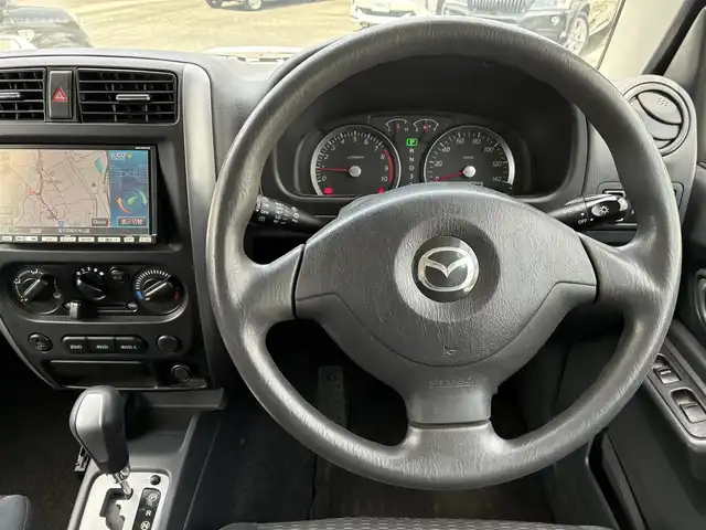 マツダ ＡＺ オフロード XC 熊本県 2010(平22)年 12万km スペリアホワイト 4WD/IC付ターボ/ルーフレール/社外メモリナビ(NVA-MS3109)/【ワンセグTV/CD】/社外16インチアルミホイール/ETC/純正フロアマット/ベンチシート/パワーステアリング/ダブルエアバッグ/パワーウインドウ/ABS/取扱説明書/保証書
