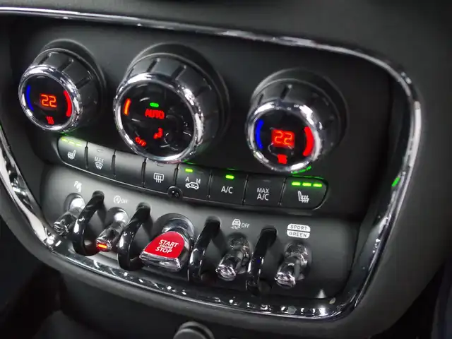 ＭＩＮＩ ＢＭＷ ミニ クラブマン クーパー S 埼玉県 2019(令1)年 3.2万km 赤 ブラックハーフレザーシート /アダプティブクルーズコントロール /インテリジェントセーフティ /ペッパーパッケージ /harman/kardon /CarPlay /パークディスタンスコントロール/コンフォートアクセス /バックカメラ /ETC /ドラレコ /純正ナビ/シートポジションメモリー機能/ボディカラー：インディアンサマーレッド