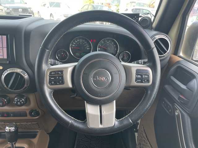クライスラー・ジープ ジープ ラングラー アンリミテッド トレイルED 三重県 2011(平23)年 10.7万km ベージュ 50台限定車/専用ボディ色サハラタンクリアコートPFD/リザードエンボス入ブラウンレザーシート/ボディ同色ハードトップ/ボディ同色オーバーフェンダー/285/70R17インチ社外AW/社外フロントバンパー/社外リアバンパー/社外サイドステップ/社外ナビ/フルセグTV/【CD/DVD/SD/MSV/Bluetooth】/バックカメラ/ドライブレコーダー/リモコンキー/スペアキー/純正フロアマット