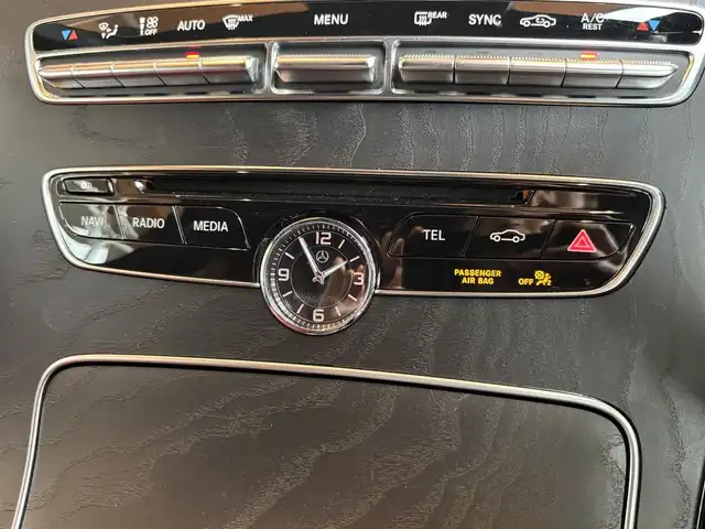 メルセデス・ベンツ Ｃ２００ ワゴン スポーツ 本革 宮城県 2015(平27)年 5.7万km ポーラホワイト AMGラインパッケージ/レザーエクスクルーシブパッケージ/純正HDDナビ/バックカメラ/フルセグTV/Bluetooth接続/CD/DVD再生/赤革シート/パワーシート/シートヒーター/ステアリングスイッチ/パドルシフト/パフュームアトマイザー/アイドリングストップ/ACC/レーンキープアシスト/パワーバックドア/LEDヘッドライト/アダプティブヘッドライト/ETC/ブルメスターサウンドシステム/ヘッドアップディスプレイ/ジュンセ尾18インチAW(夏)/保証書/取扱説明書/スペアキー×１