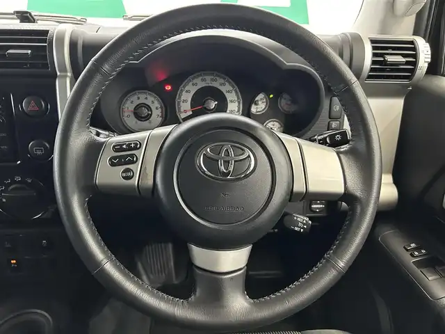 トヨタ ＦＪクルーザー ブラックカラーパッケージ 鹿児島県 2015(平27)年 9.5万km ブラック/ホワイト 禁煙車/純正ナビ/（フルセグ/CD・DVD/HDMI/BT/AM・FM）/バックカメラ/ETC/社外前方ドラレコ（DC-DR400）/クルーズコントロール/後方コーナーセンサー/横滑り防止機能/純正17インチAW/純正フロアマット/純正ドアバイザー/ヘッドライトレベライザー/スペアキー×２