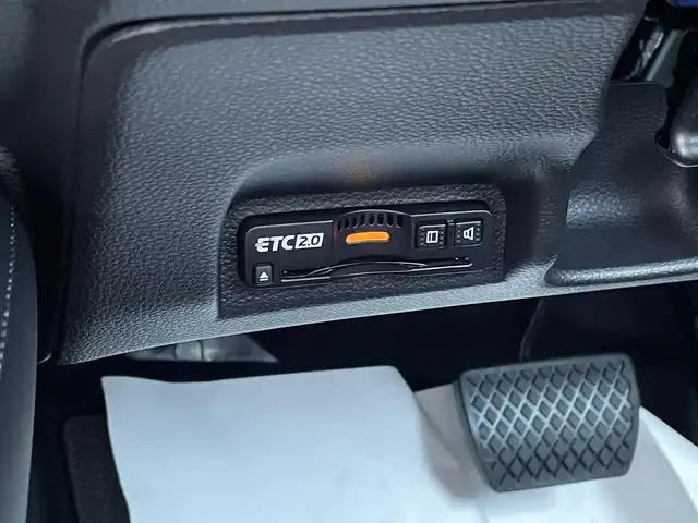 ホンダ ヴェゼル ハイブリッド e:HEV Z 佐賀県 2025(令7)年 0.1千km プラチナホワイトパール 登録済未使用車/DN登録時走行距離２ｋｍ/純正9型ナビゲーション/・AM/FM/BT//・Appple Car Play/Android Auto//・バックカメラ/ブラインドスポットモニター/パワーバックドア/純正18インチアルミホイール/ハーフレザーシート/シートヒーター「運転席/助手席」/アダプティブLEDヘッドライト/スマートキー/・スペアキー1本/ビルトインETC2.0/ホンダセンシング/・衝突軽減ブレーキ/・踏み間違え衝突軽減システム/・歩行者事故低減ステアリング /・車線維持支援システム/・アダプティブ・クルーズ・コントロール/・渋滞運転支援機能/・先行車発進お知らせ機能 /・標識認識機能/・ヒルスタートアシスト