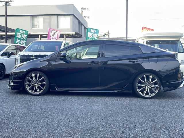 トヨタ プリウス Sセーフティプラス 大阪府 2018(平30)年 7.1万km アティチュードブラックマイカ Rクルーズコントロール/コーナーセンサー/エアロ付き/レザーシート/純正ナビ/-SD/CD/フルセグTV/FM/AM/Bluetooth/パーキングアシスト/レーンアシスト/ビルトインETC/電格ミラー