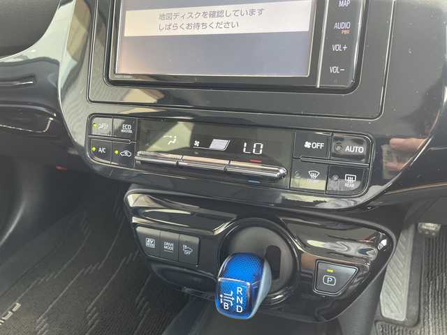 トヨタ プリウス Sツーリングセレクション 愛知県 2019(令1)年 5.5万km エモーショナルレッドⅡ 純正７型SDナビ（SDなし）/レーダークルーズコントロール/シートヒーター/バックカメラ/コーナーセンサー/純正アルミホイール/LEDヘッドライト/オートマチックハイビーム/衝突軽減システム/フルセグ/CD/DVD/Bluetooth/ETC/ステアリングスイッチ/スマートキー/プッシュスタート