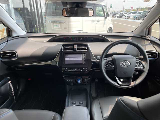 トヨタ プリウス Sツーリングセレクション 愛知県 2019(令1)年 5.5万km エモーショナルレッドⅡ 純正７型SDナビ（SDなし）/レーダークルーズコントロール/シートヒーター/バックカメラ/コーナーセンサー/純正アルミホイール/LEDヘッドライト/オートマチックハイビーム/衝突軽減システム/フルセグ/CD/DVD/Bluetooth/ETC/ステアリングスイッチ/スマートキー/プッシュスタート