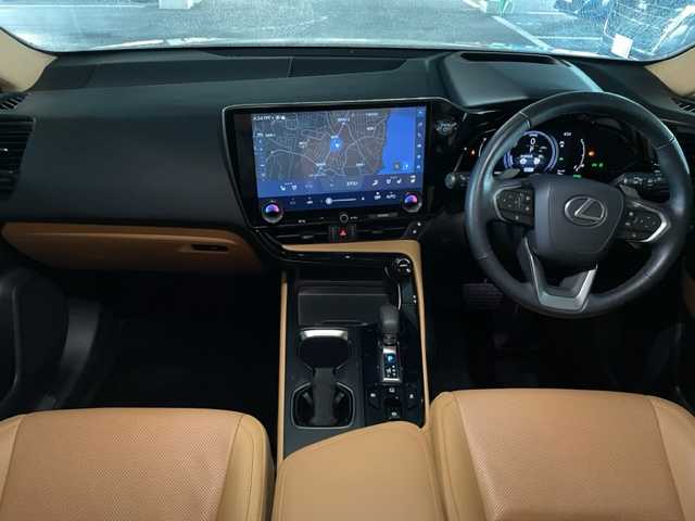 レクサス ＮＸ 350h バージョンL 茨城県 2023(令5)年 2万km ソニッククォーツ 純正ナビ　/-BT/AM/FM/TV/SD/レーダークルーズコントロール　/全方位カメラ　/ＥＴＣ2.0　/パーキングアシスト　/デジタルインナーミラー　/サンルーフ/レザーシート　/D席N席シートヒーター　/D席N席シートエアコン　/D席N席パワーシート　/ＬＥＤライト　/コーナーセンサー前後/アイドリングストップ/オートライト/オートマチックハイビーム/レーンキープアシスト/電動リアゲート