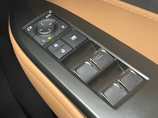 レクサス ＮＸ 350h バージョンL 茨城県 2023(令5)年 2万km ソニッククォーツ 純正ナビ　/-BT/AM/FM/TV/SD/レーダークルーズコントロール　/全方位カメラ　/ＥＴＣ2.0　/パーキングアシスト　/デジタルインナーミラー　/サンルーフ/レザーシート　/D席N席シートヒーター　/D席N席シートエアコン　/D席N席パワーシート　/ＬＥＤライト　/コーナーセンサー前後/アイドリングストップ/オートライト/オートマチックハイビーム/レーンキープアシスト/電動リアゲート