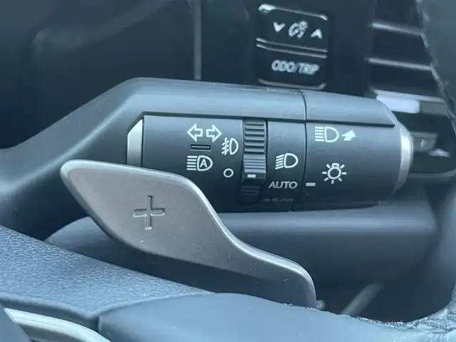 レクサス ＮＸ 350h バージョンL 佐賀県 2023(令5)年 2万km ソニッククォーツ サンルーフ/デジタルインナーミラー/レクサスセーフティシステム＋/・プリクラッシュセーフティ/・レーンキープアシスト/・レーダークルーズコントロール/・オートマチックハイビーム/クリアランスソナー/ブラインドスポットモニター/パーキングアシスト/パーキングサポートブレーキ/プロアクティブドライビングアシスト/純正ディスプレイ/・コネクトナビ/・パノラミックビューモニター/・フルセグTV/BT/純正前後ドラレコ/LEDヘッドライト/フォグランプ/ETC2.0/純正20インチAW/茶革シート/パワーシート/シートメモリ/シートヒーター/シートベンチレーション/パワーバックドア/革巻きステアリング/パドルシフト/ステアリングヒーター/電動パーキングスイッチ/ブレーキホールド/ヘッドアップディスプレイ/後席100V電源/トノカバー/ラゲッジマット/スペアキー×１/カードキー×1/取扱説明/保証書