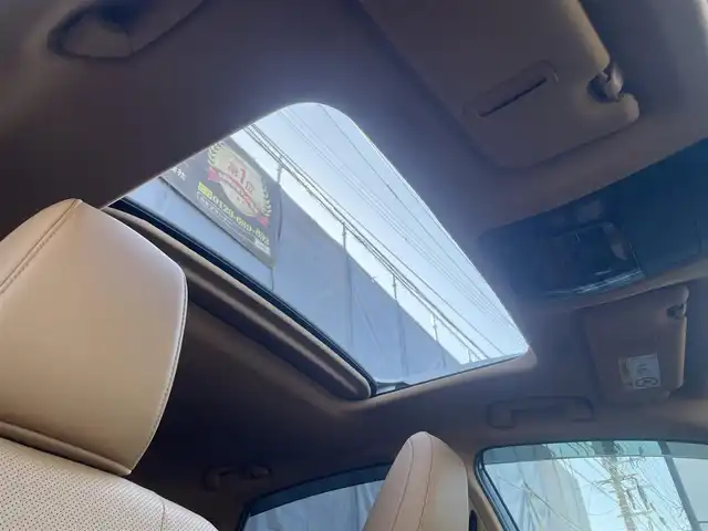 レクサス ＮＸ 350h バージョンL 佐賀県 2023(令5)年 2万km ソニッククォーツ サンルーフ/デジタルインナーミラー/レクサスセーフティシステム＋/・プリクラッシュセーフティ/・レーンキープアシスト/・レーダークルーズコントロール/・オートマチックハイビーム/クリアランスソナー/ブラインドスポットモニター/パーキングアシスト/パーキングサポートブレーキ/プロアクティブドライビングアシスト/純正ディスプレイ/・コネクトナビ/・パノラミックビューモニター/・フルセグTV/BT/純正前後ドラレコ/LEDヘッドライト/フォグランプ/ETC2.0/純正20インチAW/茶革シート/パワーシート/シートメモリ/シートヒーター/シートベンチレーション/パワーバックドア/革巻きステアリング/パドルシフト/ステアリングヒーター/電動パーキングスイッチ/ブレーキホールド/ヘッドアップディスプレイ/後席100V電源/トノカバー/ラゲッジマット/スペアキー×１/カードキー×1/取扱説明/保証書