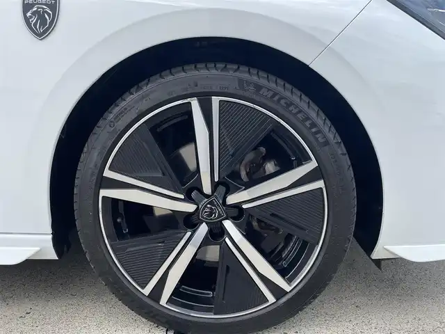 プジョー プジョー ３０８ SW GT ブルーHDi 東京都 2023(令5)年 2.3万km 白 純正ナビ/USB/Bluetooth/純正ミラースクリーン/アンビエントライト/360°カメラ/前後ドライブレコーダー/ETC/ACC/BSM/LKA/サンルーフ/ワイヤレス充電/ハーフレザーシート/シートヒーター/パワーバックドア