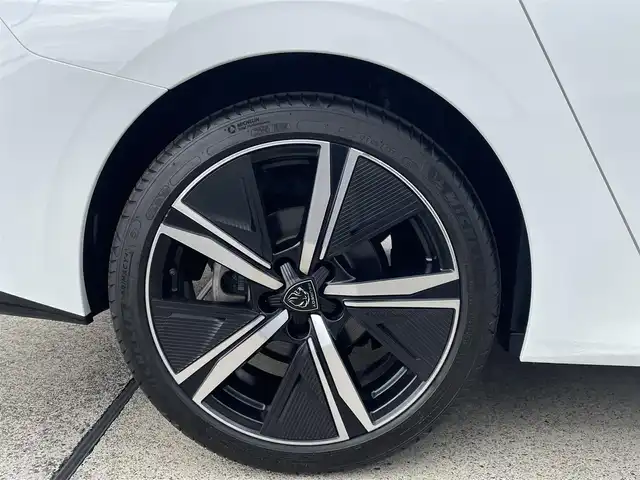 プジョー プジョー ３０８ SW GT ブルーHDi 東京都 2023(令5)年 2.3万km 白 純正ナビ/USB/Bluetooth/純正ミラースクリーン/アンビエントライト/360°カメラ/前後ドライブレコーダー/ETC/ACC/BSM/LKA/サンルーフ/ワイヤレス充電/ハーフレザーシート/シートヒーター/パワーバックドア