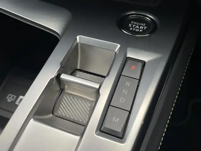 プジョー プジョー ３０８ SW GT ブルーHDi 東京都 2023(令5)年 2.3万km 白 純正ナビ/USB/Bluetooth/純正ミラースクリーン/アンビエントライト/360°カメラ/前後ドライブレコーダー/ETC/ACC/BSM/LKA/サンルーフ/ワイヤレス充電/ハーフレザーシート/シートヒーター/パワーバックドア