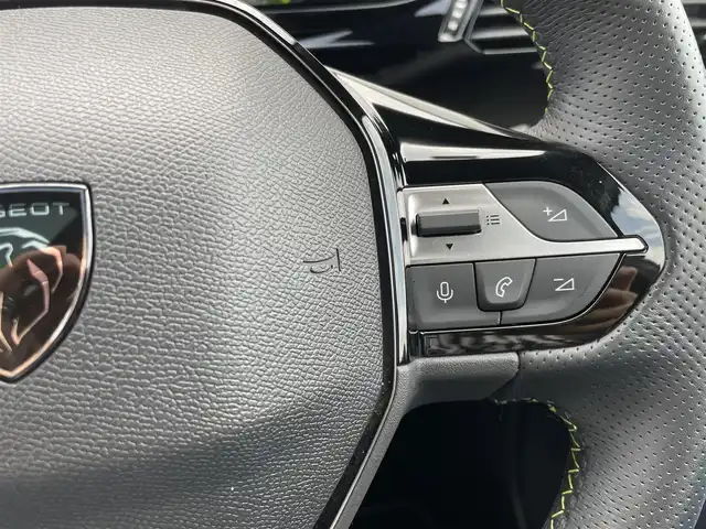 プジョー プジョー ３０８ SW GT ブルーHDi 東京都 2023(令5)年 2.3万km 白 純正ナビ/USB/Bluetooth/純正ミラースクリーン/アンビエントライト/360°カメラ/前後ドライブレコーダー/ETC/ACC/BSM/LKA/サンルーフ/ワイヤレス充電/ハーフレザーシート/シートヒーター/パワーバックドア