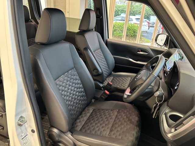 トヨタ ヴォクシー S－Z 埼玉県 2024(令6)年 0.8万km ホワイトパールクリスタルシャイン トヨタセーフティーセンス /快適利便パッケージHigh /純正ディスプレイオーディオ/　　ナビ機能有/CD/DVD/BT/ フルセグ/バック/フロント/サイドカメラ /両側パワースライドドア /パワーバックドア /レーダークルーズコントロール /LEDオートライト/ハーフレザーシート/シートヒーター/純正17インチアルミホイール/ステアリングヒーター/ステアリングスイッチ/純正ETC2.0/禁煙車