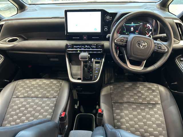 トヨタ ヴォクシー S－Z 埼玉県 2024(令6)年 0.8万km ホワイトパールクリスタルシャイン トヨタセーフティーセンス /快適利便パッケージHigh /純正ディスプレイオーディオ/　　ナビ機能有/CD/DVD/BT/ フルセグ/バック/フロント/サイドカメラ /両側パワースライドドア /パワーバックドア /レーダークルーズコントロール /LEDオートライト/ハーフレザーシート/シートヒーター/純正17インチアルミホイール/ステアリングヒーター/ステアリングスイッチ/純正ETC2.0/禁煙車