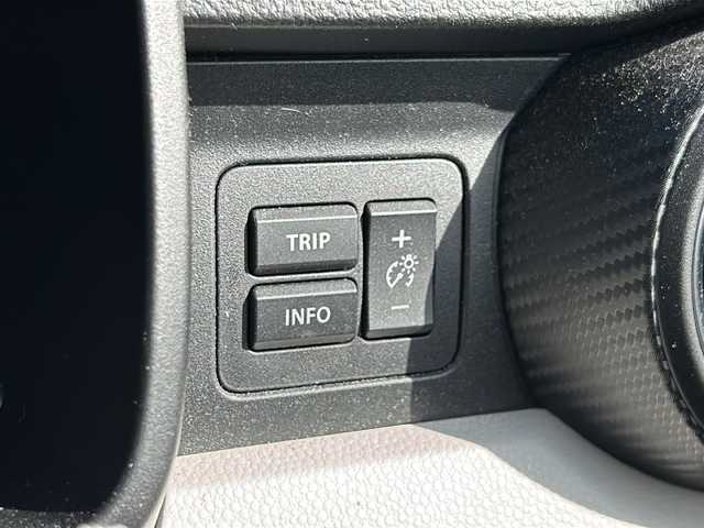 スズキ イグニス ハイブリッド MX 鳥取県 2021(令3)年 5.4万km ピュアホワイトP デュアルカメラブレーキサポート/KENWOODナビ【KXM-E505W】/・フルセグ/CD/DVD/Bluetooth/バックカメラ/スマートキー/プッシュスタート/ビルトインETC/前席シートヒーター/純正16AW/ABS/横滑り防止装置/レーンキープアシスト/オートライト/W&サイドエアバック/カーテンエアバック