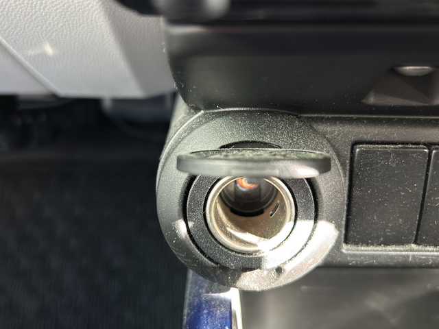 スズキ イグニス ハイブリッド MX 鳥取県 2021(令3)年 5.4万km ピュアホワイトP デュアルカメラブレーキサポート/KENWOODナビ【KXM-E505W】/・フルセグ/CD/DVD/Bluetooth/バックカメラ/スマートキー/プッシュスタート/ビルトインETC/前席シートヒーター/純正16AW/ABS/横滑り防止装置/レーンキープアシスト/オートライト/W&サイドエアバック/カーテンエアバック