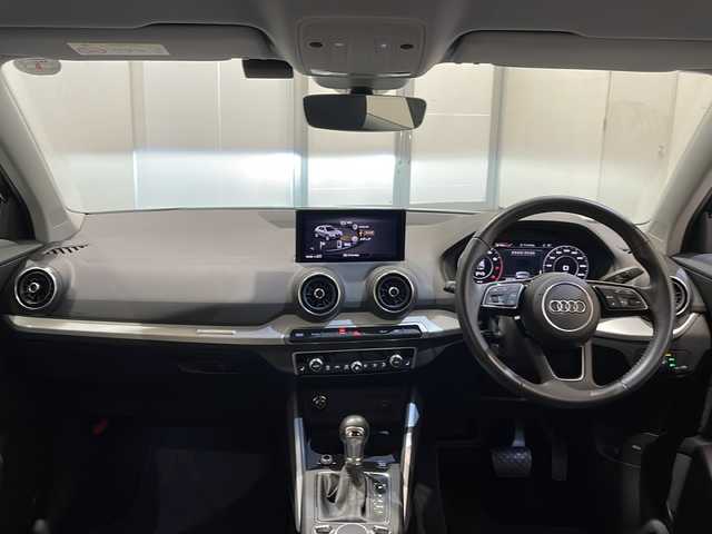 アウディ Ｑ２ 30TFSIスポーツ 新潟県 2020(令2)年 2.4万km ミトスブラックメタリック コンビニエンスパッケージ/・アドバンストキーシステム/・アウディパーキングシステム/LEDライトパッケージ/・LEDヘッドライト/・ライティングパッケージ/セーフティパッケージ/・サイドアシスト/・アクティブレーンアシスト/・トラフィックジャムアシスト/・ハイビームアシスト/ベーシックパッケージ/・デラックスオートマチックエアコンディショナー/・レイン/ライトセンサー/・アウディプレセンスフロント/アダプティブクルーズコントロール/純正HDDナビ/・TV/FM/AM/Bluetooth/バックカメラ/シートヒーター/ＥＴＣ2.0