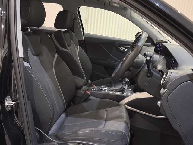 アウディ Ｑ２ 30TFSIスポーツ 新潟県 2020(令2)年 2.4万km ミトスブラックメタリック コンビニエンスパッケージ/・アドバンストキーシステム/・アウディパーキングシステム/LEDライトパッケージ/・LEDヘッドライト/・ライティングパッケージ/セーフティパッケージ/・サイドアシスト/・アクティブレーンアシスト/・トラフィックジャムアシスト/・ハイビームアシスト/ベーシックパッケージ/・デラックスオートマチックエアコンディショナー/・レイン/ライトセンサー/・アウディプレセンスフロント/アダプティブクルーズコントロール/純正HDDナビ/・TV/FM/AM/Bluetooth/バックカメラ/シートヒーター/ＥＴＣ2.0