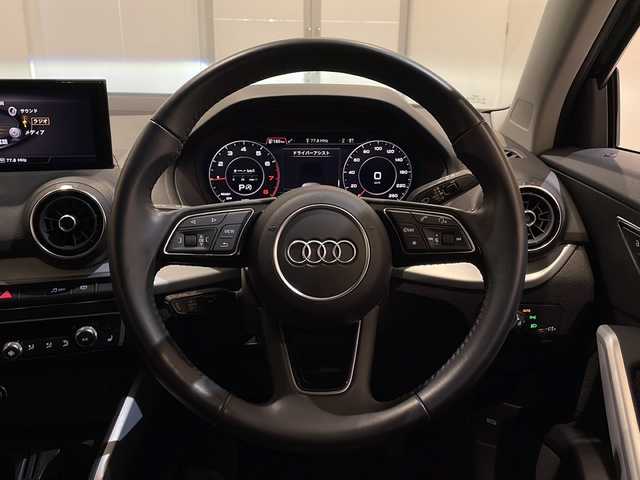 アウディ Ｑ２ 30TFSIスポーツ 新潟県 2020(令2)年 2.4万km ミトスブラックメタリック コンビニエンスパッケージ/・アドバンストキーシステム/・アウディパーキングシステム/LEDライトパッケージ/・LEDヘッドライト/・ライティングパッケージ/セーフティパッケージ/・サイドアシスト/・アクティブレーンアシスト/・トラフィックジャムアシスト/・ハイビームアシスト/ベーシックパッケージ/・デラックスオートマチックエアコンディショナー/・レイン/ライトセンサー/・アウディプレセンスフロント/アダプティブクルーズコントロール/純正HDDナビ/・TV/FM/AM/Bluetooth/バックカメラ/シートヒーター/ＥＴＣ2.0