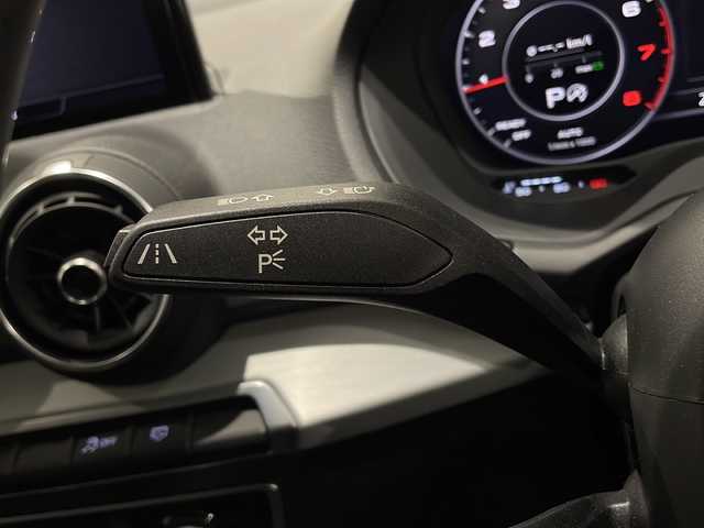 アウディ Ｑ２ 30TFSIスポーツ 新潟県 2020(令2)年 2.4万km ミトスブラックメタリック コンビニエンスパッケージ/・アドバンストキーシステム/・アウディパーキングシステム/LEDライトパッケージ/・LEDヘッドライト/・ライティングパッケージ/セーフティパッケージ/・サイドアシスト/・アクティブレーンアシスト/・トラフィックジャムアシスト/・ハイビームアシスト/ベーシックパッケージ/・デラックスオートマチックエアコンディショナー/・レイン/ライトセンサー/・アウディプレセンスフロント/アダプティブクルーズコントロール/純正HDDナビ/・TV/FM/AM/Bluetooth/バックカメラ/シートヒーター/ＥＴＣ2.0