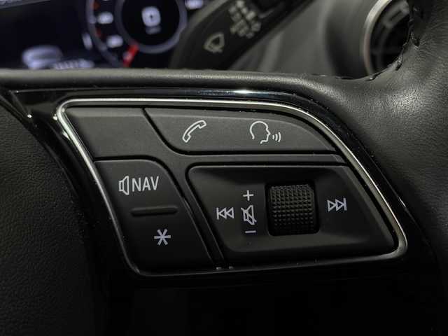 アウディ Ｑ２ 30TFSIスポーツ 新潟県 2020(令2)年 2.4万km ミトスブラックメタリック コンビニエンスパッケージ/・アドバンストキーシステム/・アウディパーキングシステム/LEDライトパッケージ/・LEDヘッドライト/・ライティングパッケージ/セーフティパッケージ/・サイドアシスト/・アクティブレーンアシスト/・トラフィックジャムアシスト/・ハイビームアシスト/ベーシックパッケージ/・デラックスオートマチックエアコンディショナー/・レイン/ライトセンサー/・アウディプレセンスフロント/アダプティブクルーズコントロール/純正HDDナビ/・TV/FM/AM/Bluetooth/バックカメラ/シートヒーター/ＥＴＣ2.0