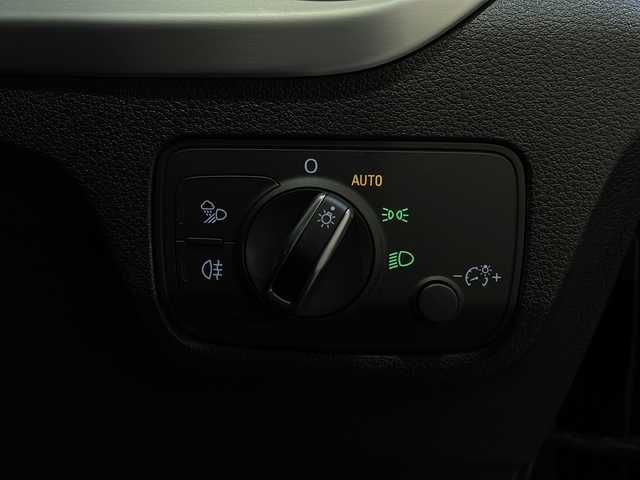 アウディ Ｑ２ 30TFSIスポーツ 新潟県 2020(令2)年 2.4万km ミトスブラックメタリック コンビニエンスパッケージ/・アドバンストキーシステム/・アウディパーキングシステム/LEDライトパッケージ/・LEDヘッドライト/・ライティングパッケージ/セーフティパッケージ/・サイドアシスト/・アクティブレーンアシスト/・トラフィックジャムアシスト/・ハイビームアシスト/ベーシックパッケージ/・デラックスオートマチックエアコンディショナー/・レイン/ライトセンサー/・アウディプレセンスフロント/アダプティブクルーズコントロール/純正HDDナビ/・TV/FM/AM/Bluetooth/バックカメラ/シートヒーター/ＥＴＣ2.0