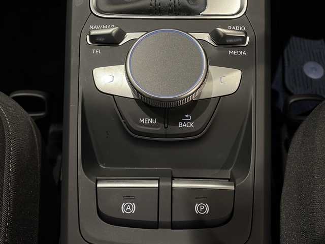 アウディ Ｑ２ 30TFSIスポーツ 新潟県 2020(令2)年 2.4万km ミトスブラックメタリック コンビニエンスパッケージ/・アドバンストキーシステム/・アウディパーキングシステム/LEDライトパッケージ/・LEDヘッドライト/・ライティングパッケージ/セーフティパッケージ/・サイドアシスト/・アクティブレーンアシスト/・トラフィックジャムアシスト/・ハイビームアシスト/ベーシックパッケージ/・デラックスオートマチックエアコンディショナー/・レイン/ライトセンサー/・アウディプレセンスフロント/アダプティブクルーズコントロール/純正HDDナビ/・TV/FM/AM/Bluetooth/バックカメラ/シートヒーター/ＥＴＣ2.0