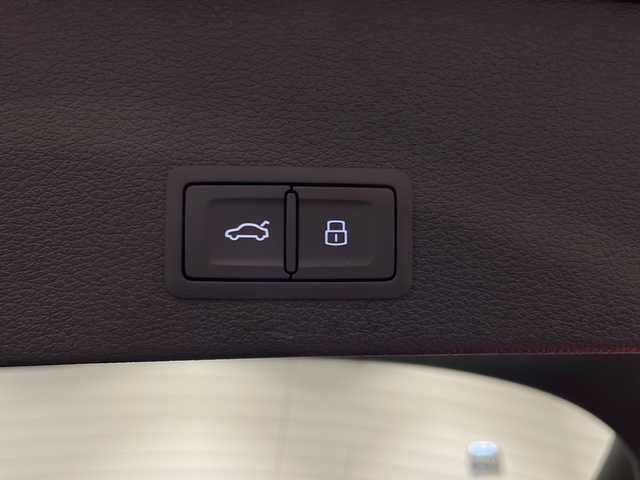 アウディ Ｑ２ 30TFSIスポーツ 新潟県 2020(令2)年 2.4万km ミトスブラックメタリック コンビニエンスパッケージ/・アドバンストキーシステム/・アウディパーキングシステム/LEDライトパッケージ/・LEDヘッドライト/・ライティングパッケージ/セーフティパッケージ/・サイドアシスト/・アクティブレーンアシスト/・トラフィックジャムアシスト/・ハイビームアシスト/ベーシックパッケージ/・デラックスオートマチックエアコンディショナー/・レイン/ライトセンサー/・アウディプレセンスフロント/アダプティブクルーズコントロール/純正HDDナビ/・TV/FM/AM/Bluetooth/バックカメラ/シートヒーター/ＥＴＣ2.0