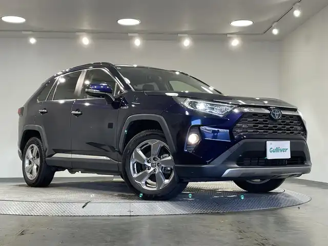 トヨタ ＲＡＶ４ ハイブリットG 愛知県 2020(令2)年 9.2万km ダークブルーマイカ 社外メモリナビ（NXV9970)/・AM/FM/CD/DVD/Bluetooth/・フルセグテレビ/衝突軽減ブレーキ/車線逸脱警報機能/レーダークルーズコントロール/ブラインドスポットモニター/リヤクロストラフィックアラート/ステアリングヒーター/シートメモリ/オートライト/オートマチックハイビーム/オートエアコン/シートヒーター（D席+N席）/バックカメラ/ドライブレコーダー/ETC/純正18インチアルミホイル/コーナーセンサー/スマートキー/スペアキー/プッシュスタートボタン/LEDヘッドライト/純正フロアマット/保証書/取扱説明書
